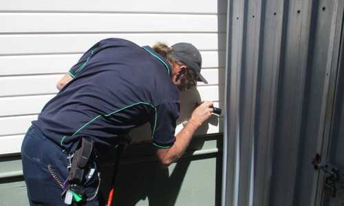 Pest inspection around a Cairns home